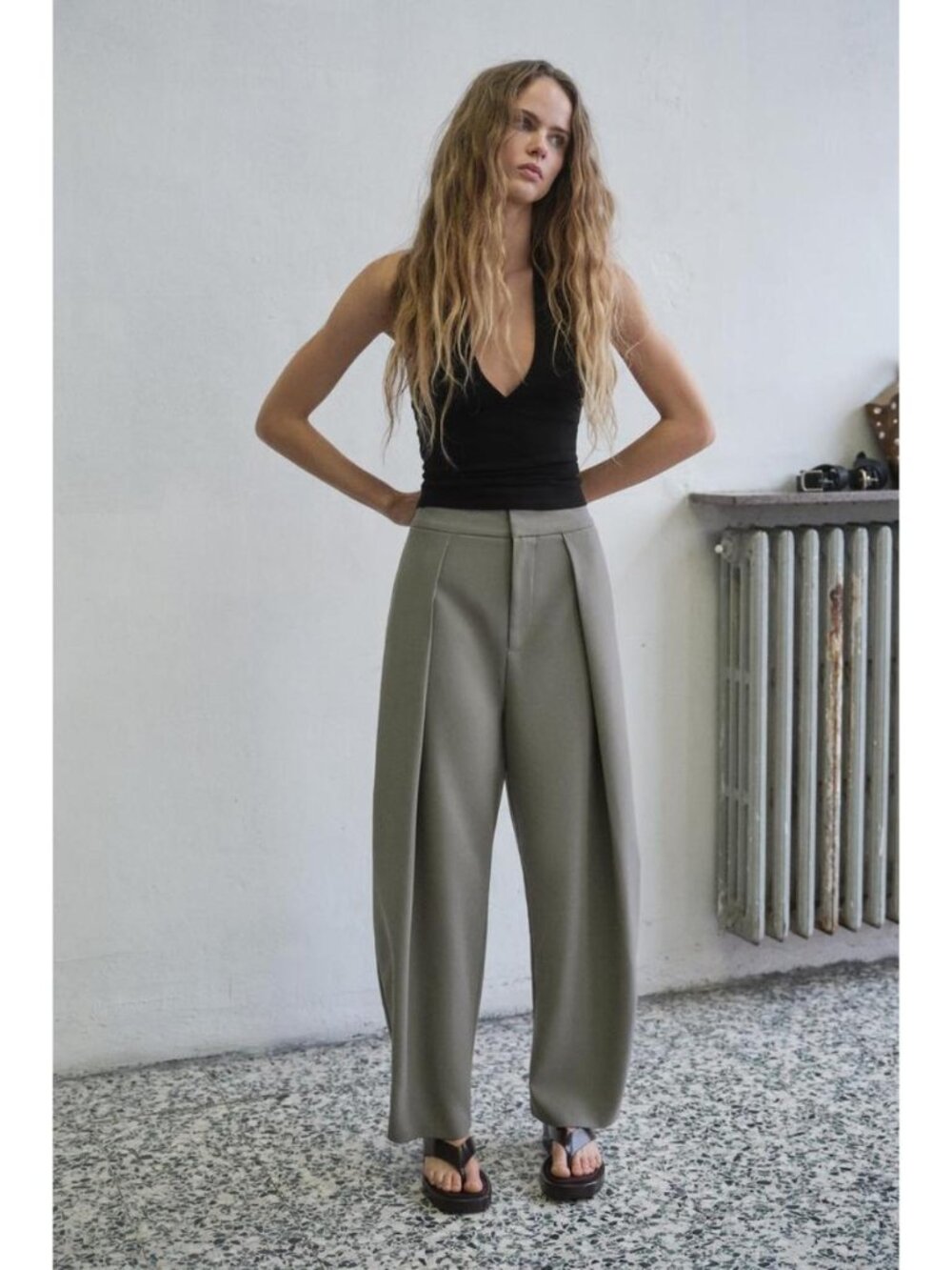ZARA PLEATED BALLOON PANTS - Picture 2 of 6